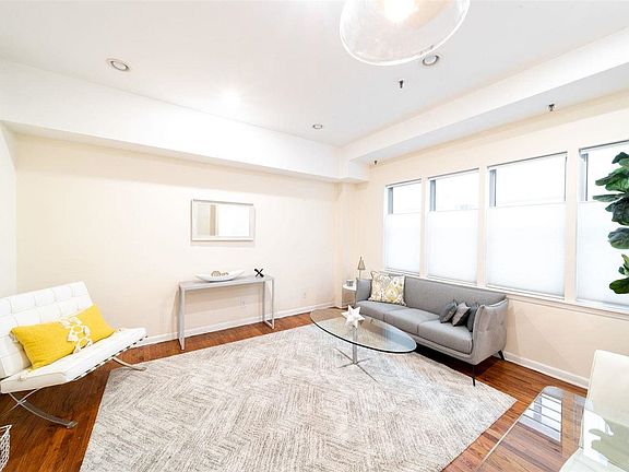 3rd image of 357 Varick St APT 428
