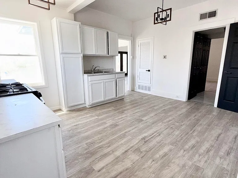 3203 Frankfort Ave — Photo 14
