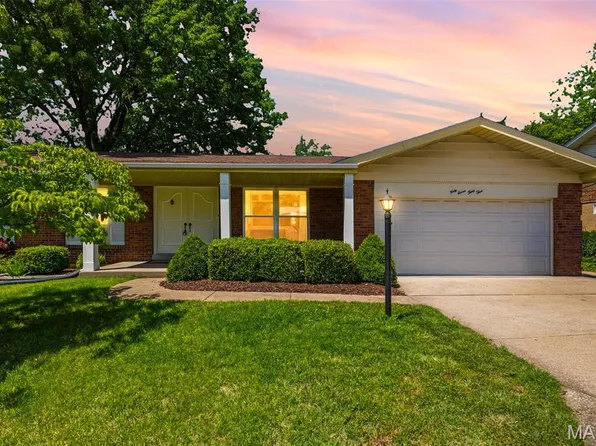 4733 Ambs Rd, Saint Louis, MO 63128