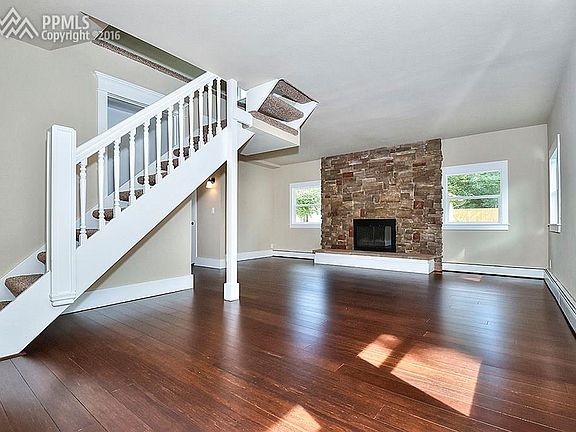 Family-room with Character!