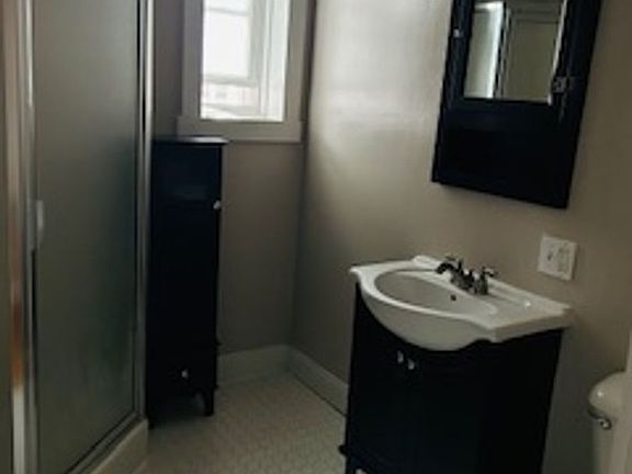 5th image of 201 W 17th St APT A33