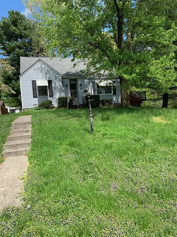 114 Riverview Dr photo 1