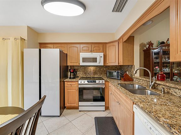 4th image of 3822 NW 77th Avenue #3822