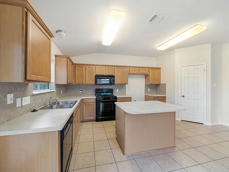 4105 Pebble Ridge Cv — Photo 6