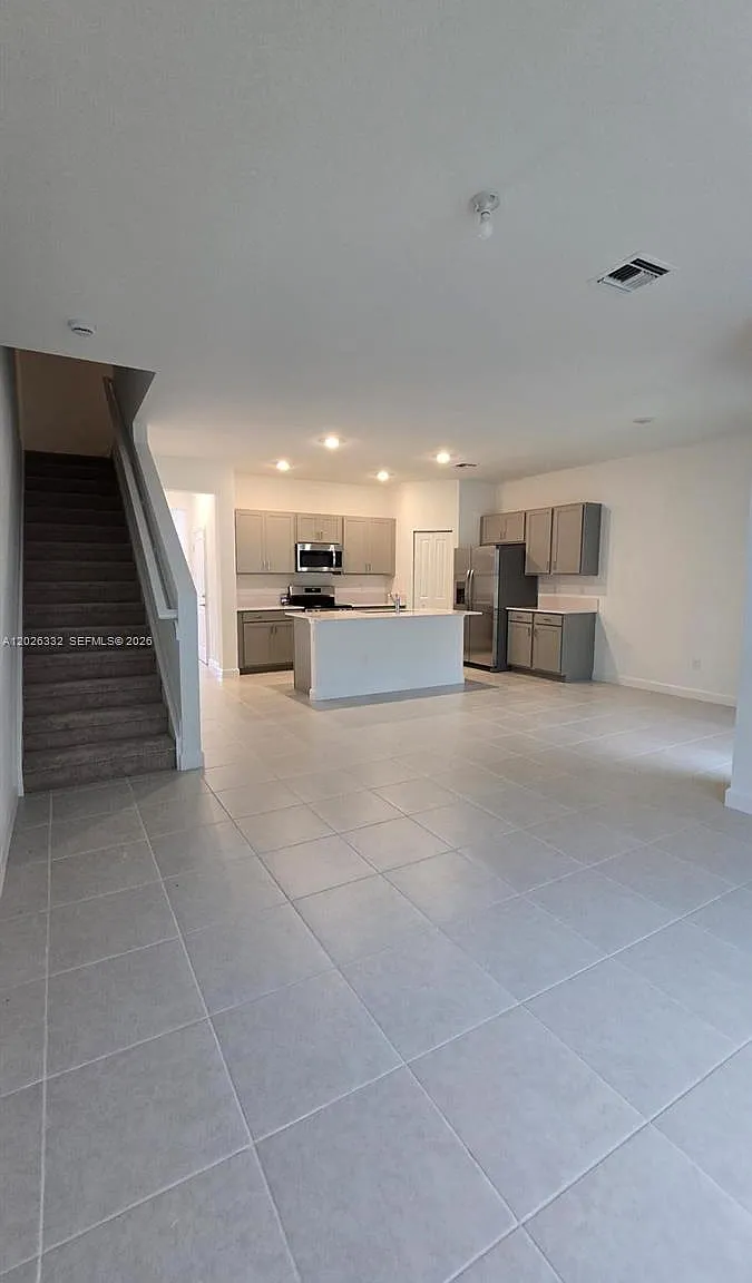 3 bed, 1690 sqft, $2,850 — Photo 2