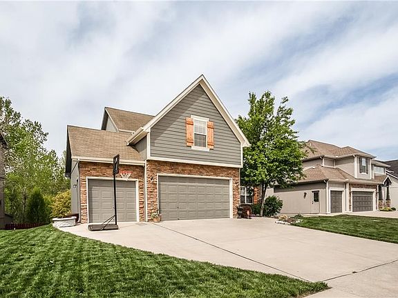 3rd image of 1610 Honeysuckle Dr