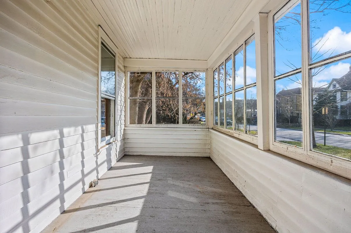 3 bed, 2.5 bath, 4673 sqft, $4,500 — Photo 4