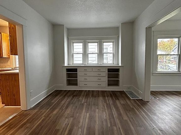 2nd image of 3833 Leybourn Ave