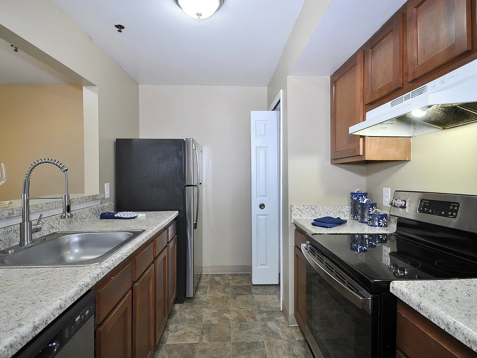 Woodcrest Apartments — Photo 3