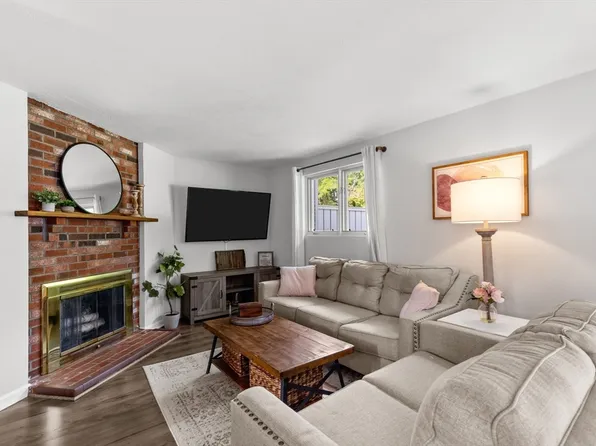 52 Liberty St APT F3, Plymouth, MA 02360