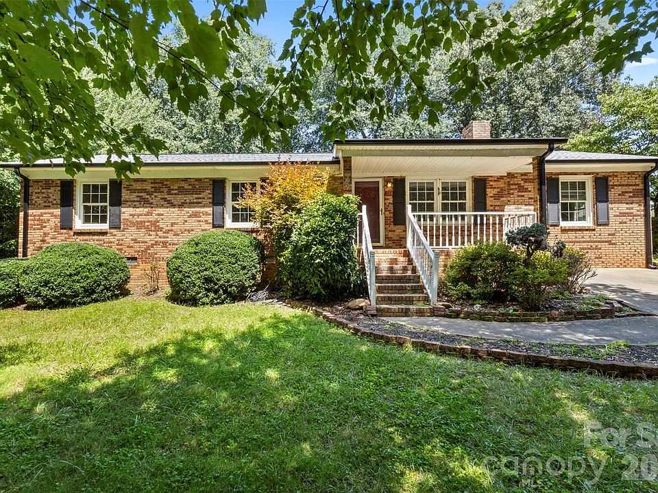 1st image of 320 Amhurst Dr