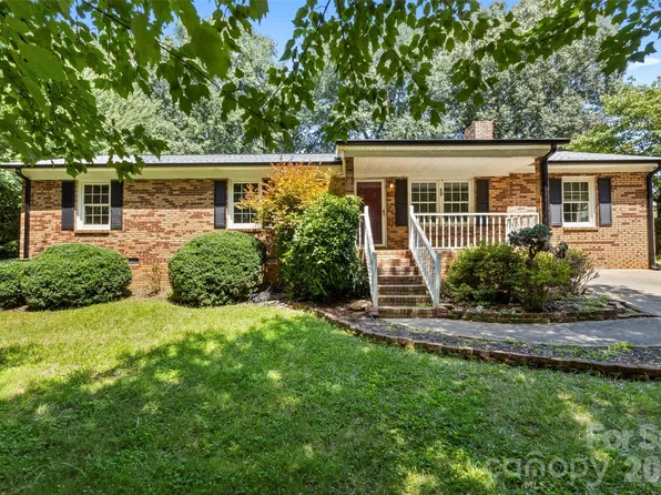 320 Amhurst Dr, Kings Mountain, NC 28086