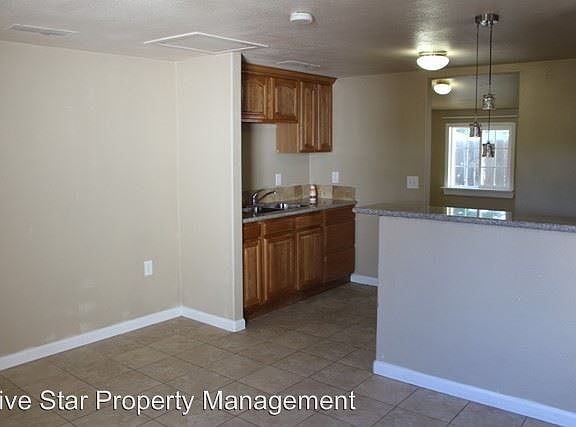 3rd image of 2111 Franklin St #C