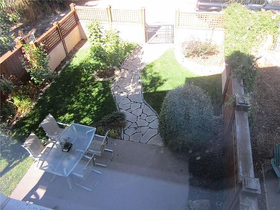 Cozy and private yard