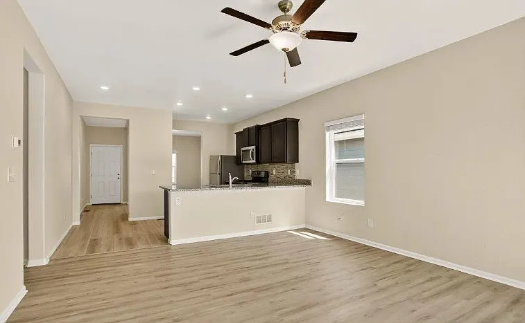 308 Bowles St — Photo 5