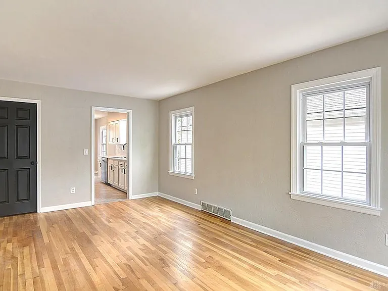 2212 Fauver Ave — Photo 3