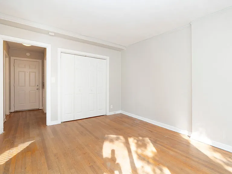 Charlesgate Apartments - Vintage Studios — Photo 65