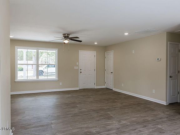 4th image of 310 Kathy Avenue