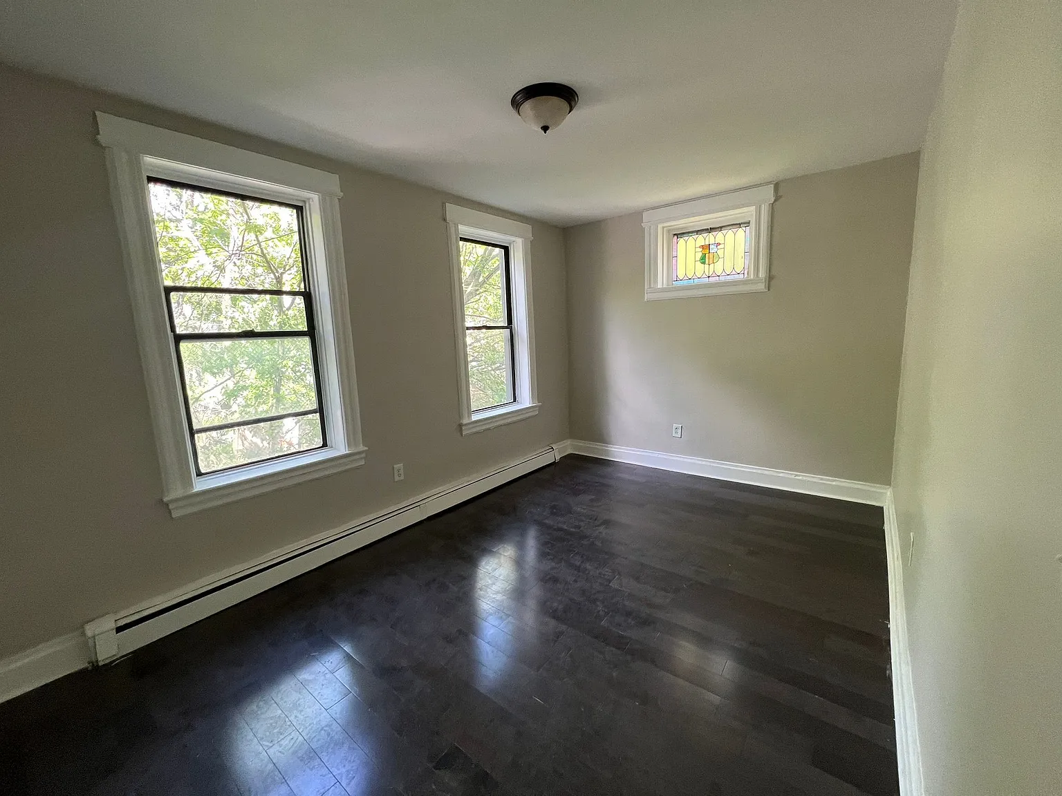 110 Warner Ave — Photo 3
