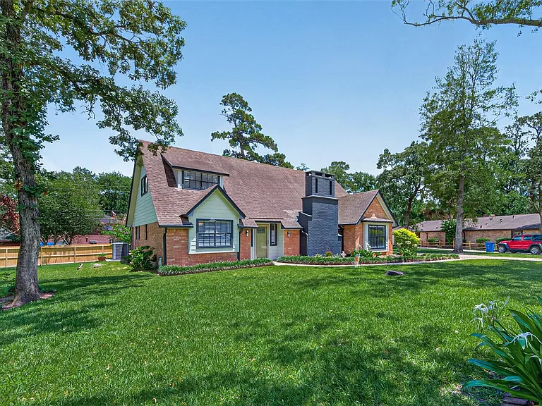105 Glenmora Ct — Photo 3