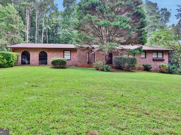 5428 Smoke Rise Dr, Stone Mountain, GA 30087