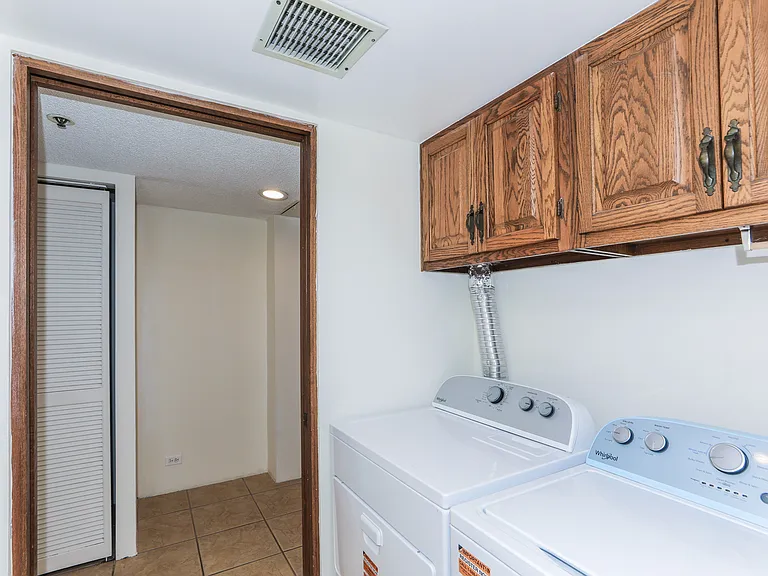 555 Hahaione St #B100 — Photo 33