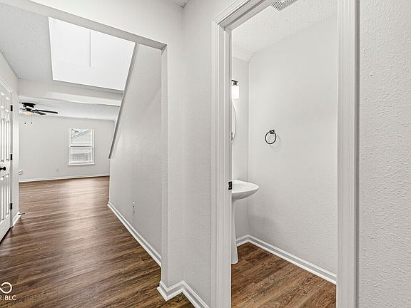 4th image of 8140 Whistlewood Ct