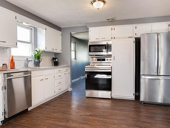3rd image of 2675 Eugene Ave