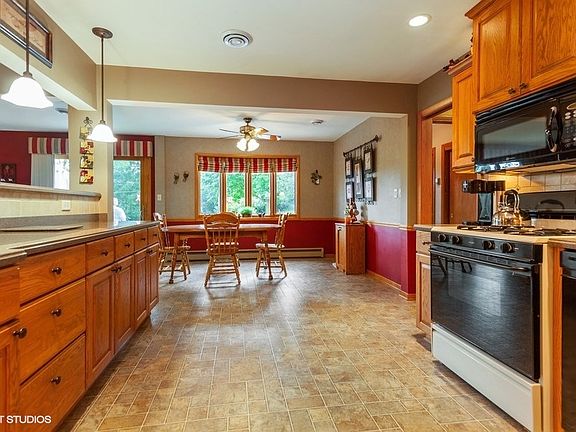 5th image of 1165 Summit Dr