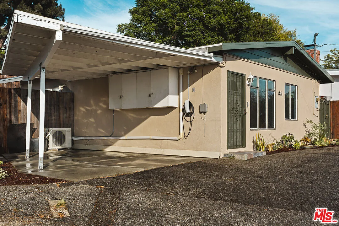 2 bed, 1.0 bath, 800 sqft, $4,400 — Photo 4