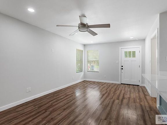 4th image of 344 Fairfax St