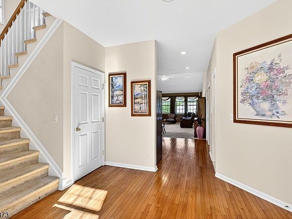 4th image of 13 Fairchild Ln