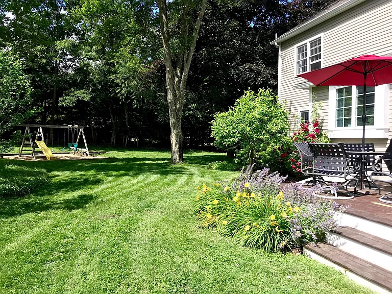 4 Lasallette Rd — Photo 50