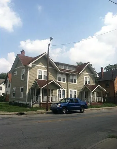 904 E 22nd St