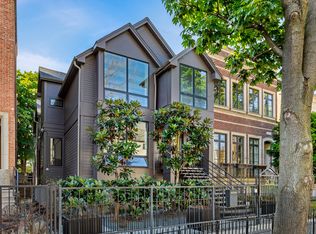 2436 N Surrey Ct, Chicago, IL 60614