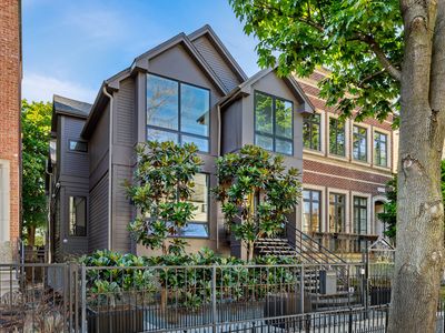 2436 N Surrey Ct, Chicago, IL, 60614