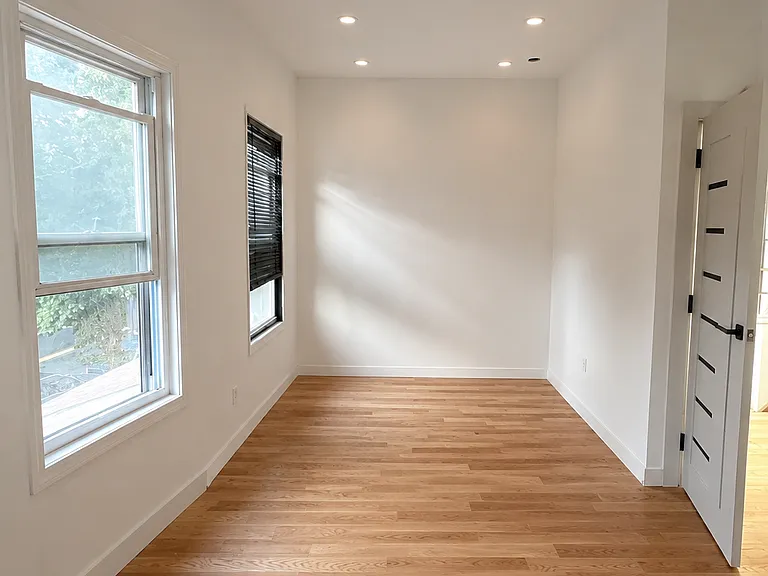 812 Beverley Rd #2 — Photo 1