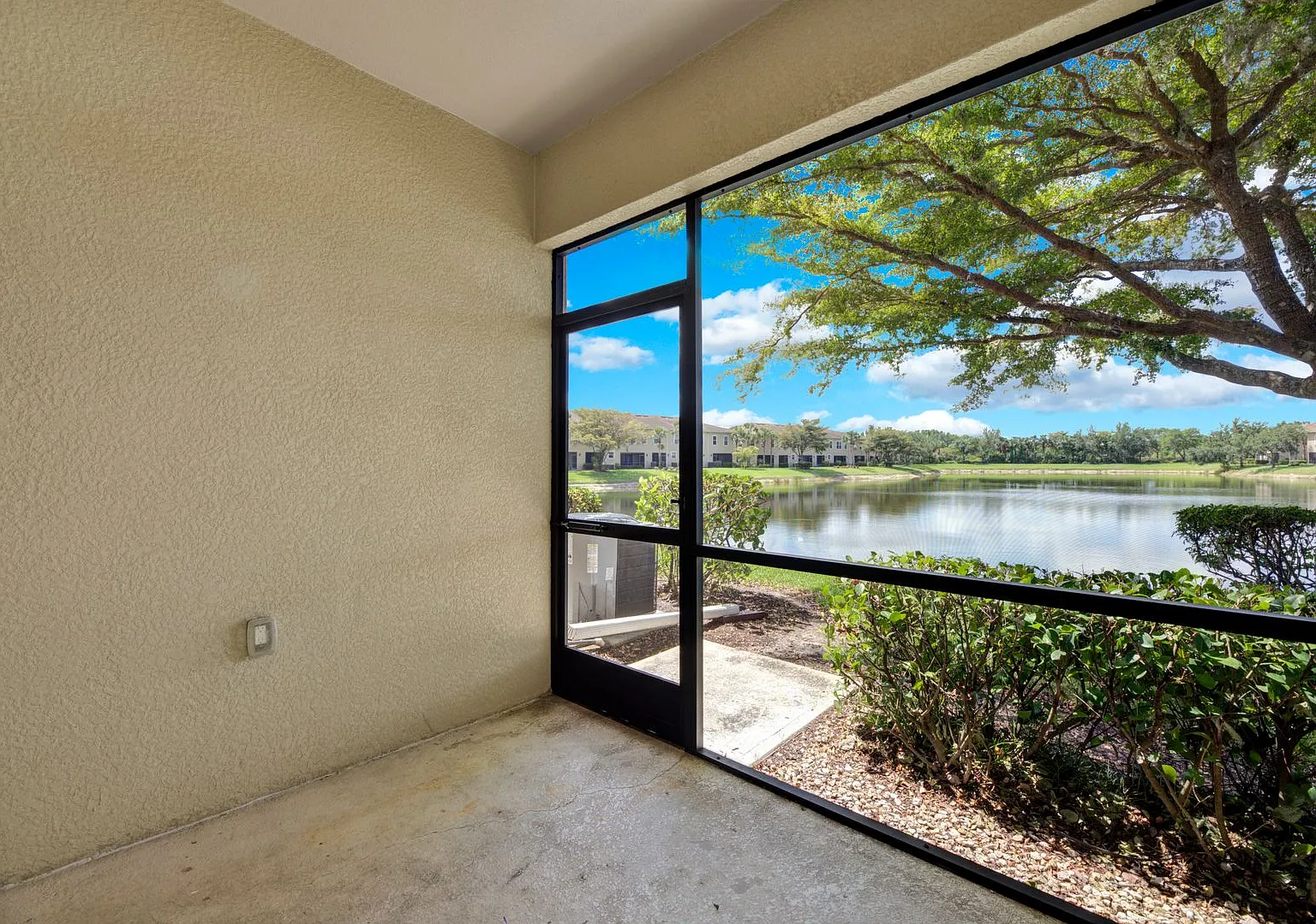 Coming soon! 3-Bedroom Townhome In Verandah — Photo 4