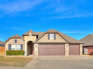 1008 W Missouri Ave, Claremore, OK 74017