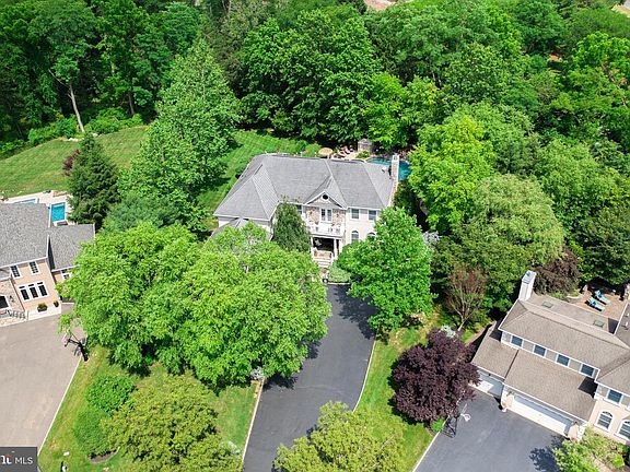 4th image of 19 Evans Ln