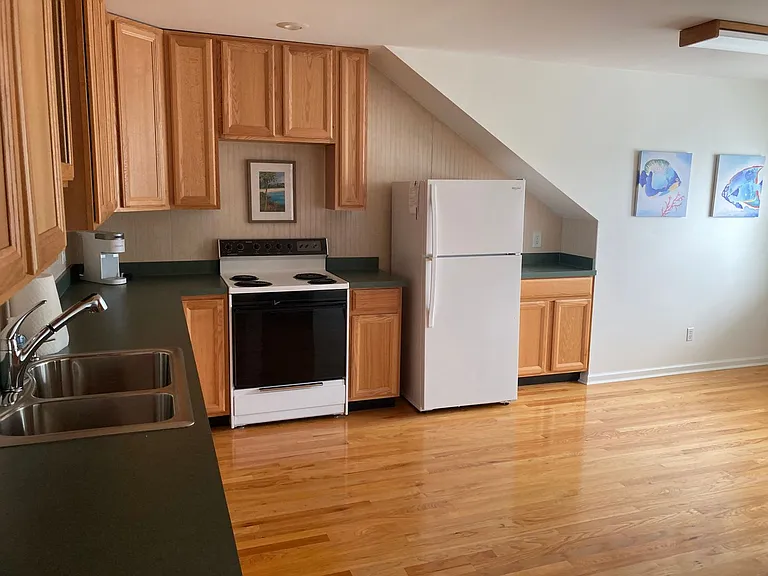 2108 Ion Ave — Photo 12