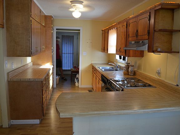4th image of 2308 Railroad Ave