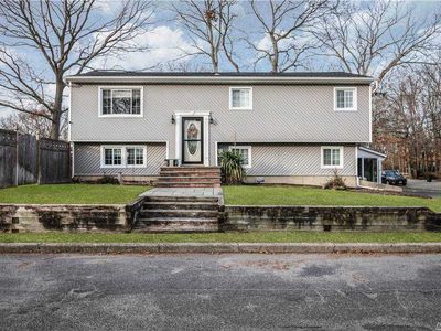 92 Washington Ave, Holtsville, NY, 11742