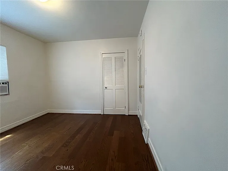 214 E Stocker St — Photo 22