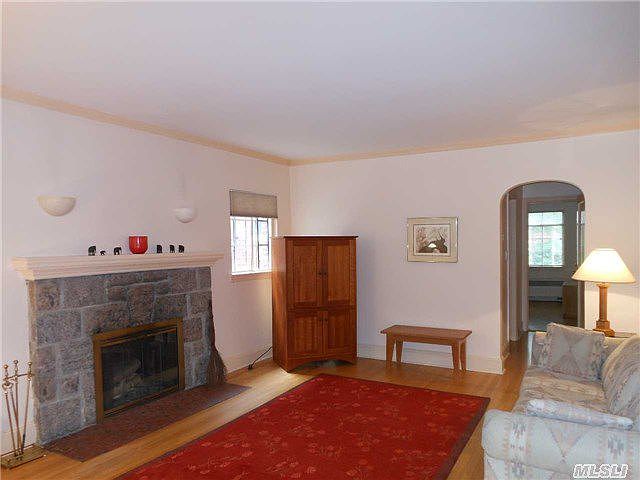 1st image of 6430 Ellwell Cres #1