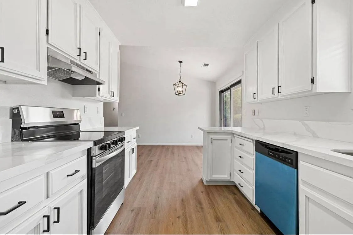 3427 Bristol Ct — Photo 4