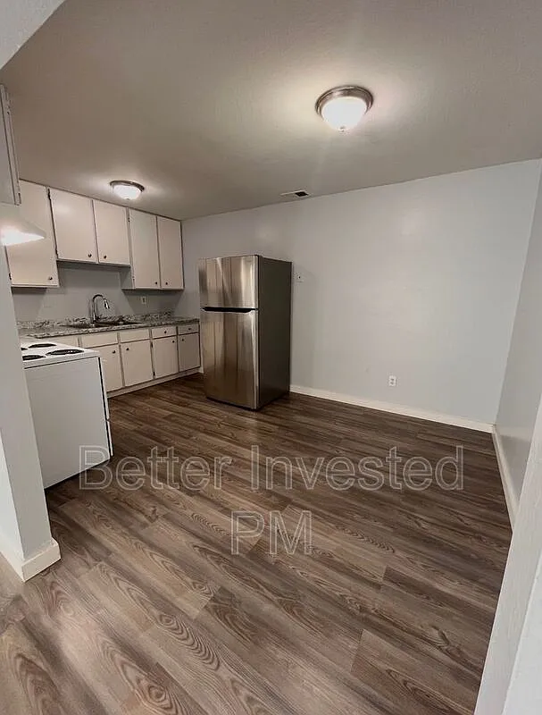2 bed, 1.0 bath, $1,550 — Photo 3