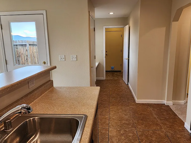 1435 Honey Locust Ave — Photo 12