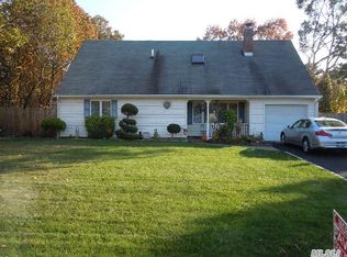 88 Chanel Dr E, Shirley, NY 11967