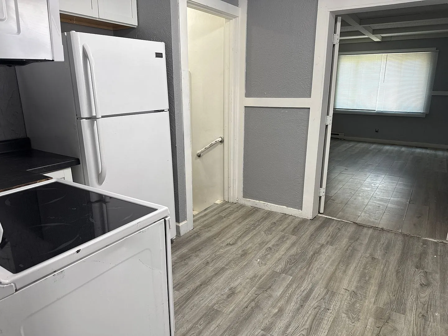 Coming soon 4 bedroom 2 bath with partially finished basement — Photo 4